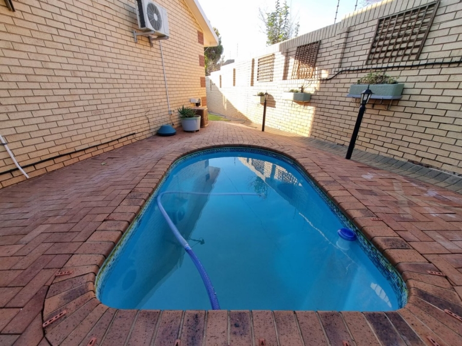 To Let 3 Bedroom Property for Rent in Pentagon Park Free State